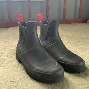 Camo Ankle Rainboots. Tretorn. Size 6